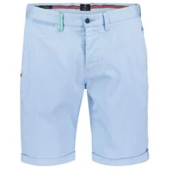 NZA New Zealand AucklandWhale Bay Short Heren Bright Sky